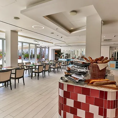 Tq Plaza Hotel