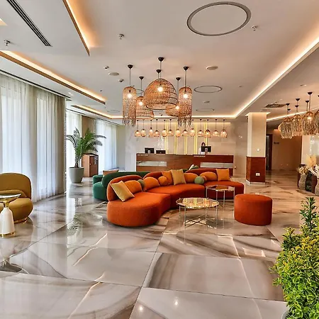 Tq Plaza Hotel 4*
